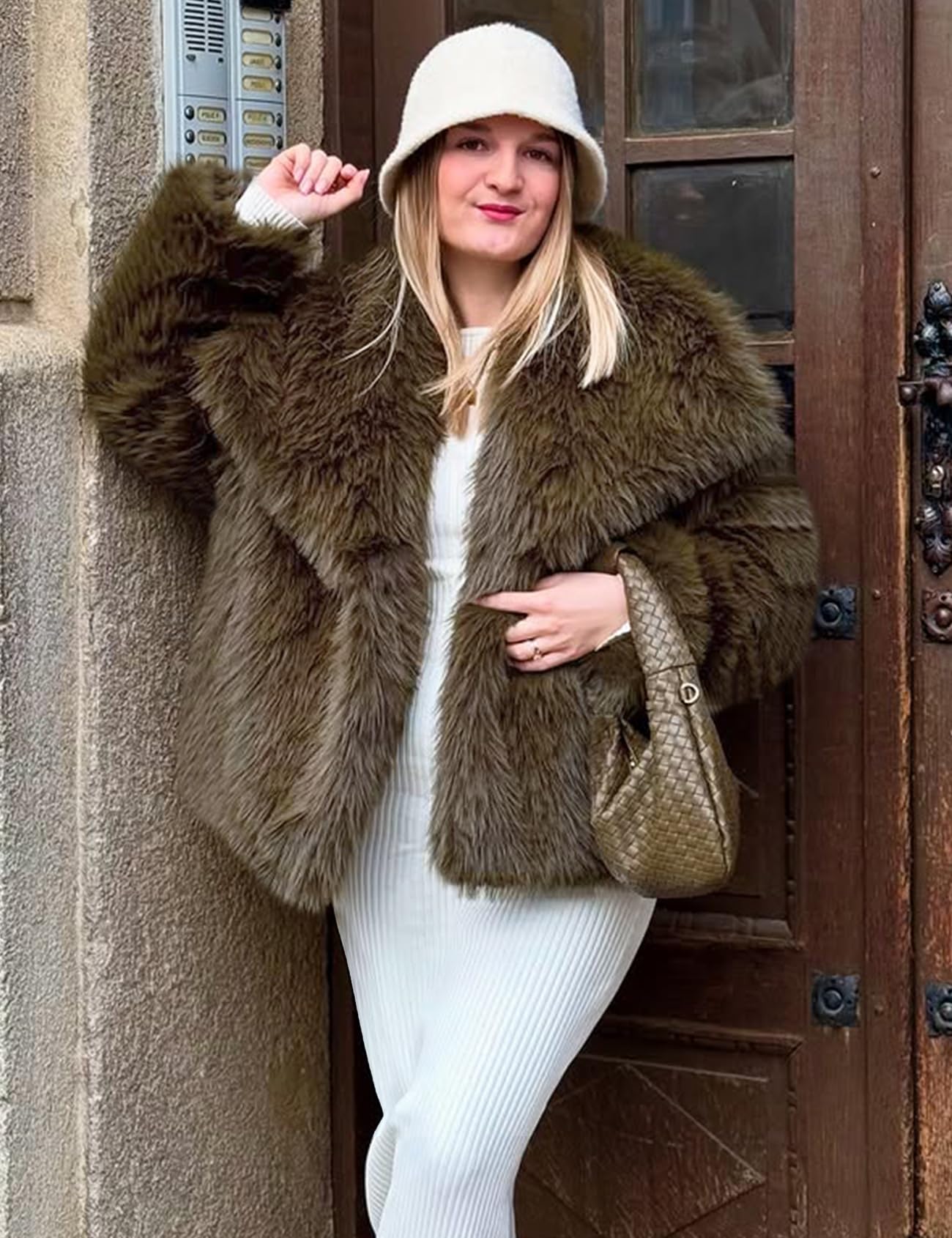 Flygo Women's Faux Fur Coat Fluffy Faux Fur Jacket Long Sleeve Lapel Furry Winter Jackets Shaggy Parka Short Coat